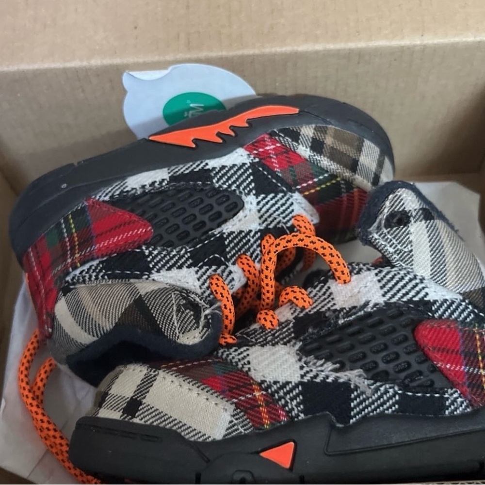 Kids Jordan’s plaid 5’s